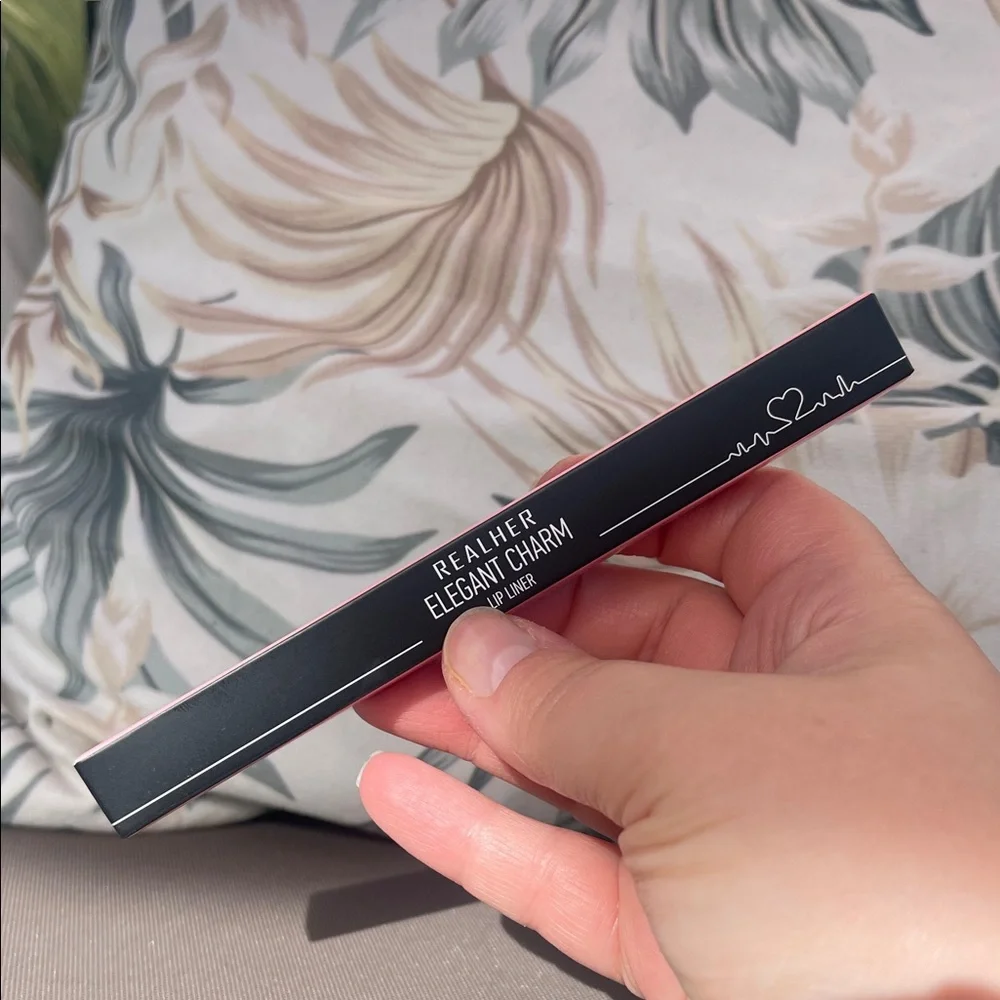 RealHer - Elegant Charm Lip Liner